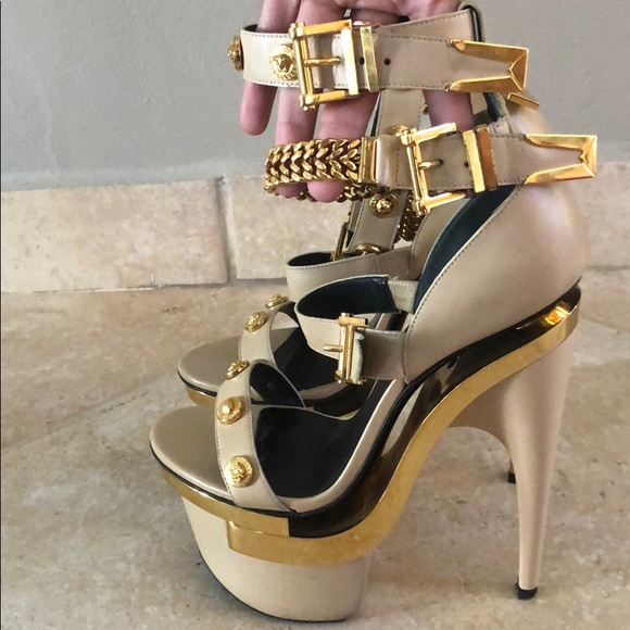 Versace Nude & Gold Sandal Pump - Picture 4 of 8